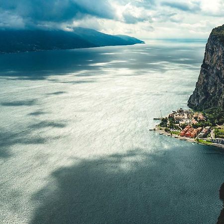 Antica Casa Alboletta - Appartamento Frida Kahlo Riva del Garda Exterior foto
