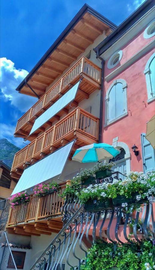 Antica Casa Alboletta - Appartamento Frida Kahlo Riva del Garda Exterior foto