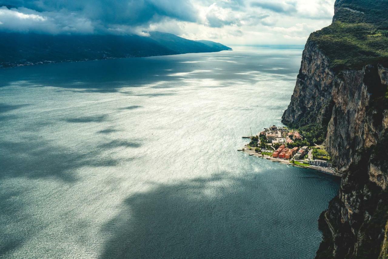 Antica Casa Alboletta - Appartamento Frida Kahlo Riva del Garda Exterior foto